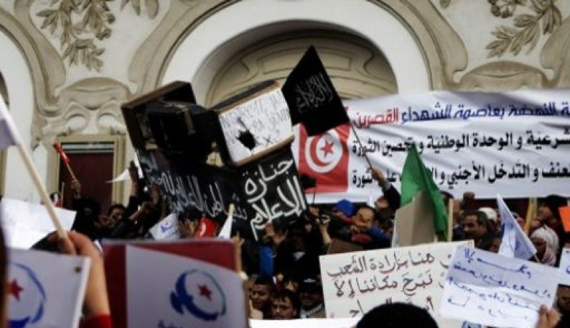 ستاندرد أند بورز” تخفض تصنيف تونس”