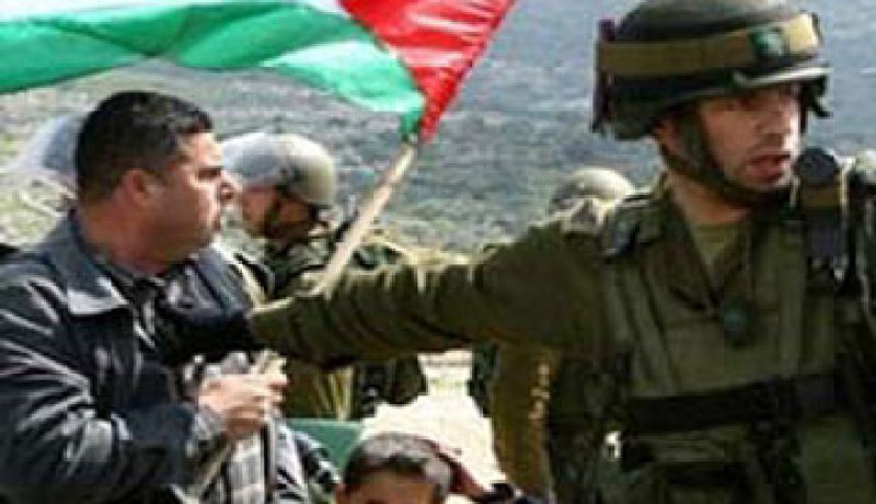 إسرائيل تبدأ إجراءات عنصرية بتخصيص حافلات للفلسطينيين فقط