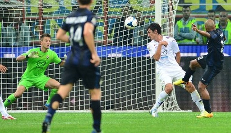 إنتر ميلان يفوز على ضيفه فيورنتينا بشق الأنفس