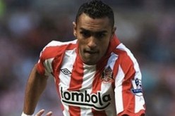 مذيعة تضحك بصوت عالٍ بعد احتفال المصري احمد المحمدي