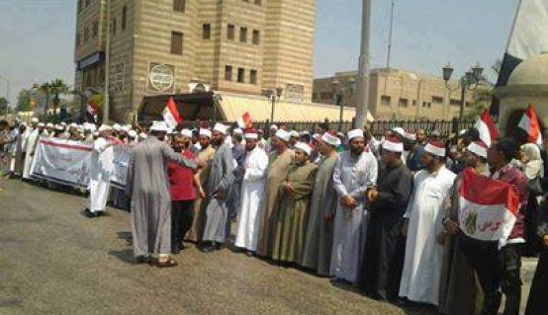 وقفة لعلماء الأزهر أمام المشيخة للمطالبة برحيل الطيب