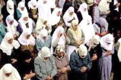 للنساء..المساجد للعبادة و ليس للمشجارات و روضة اطفال