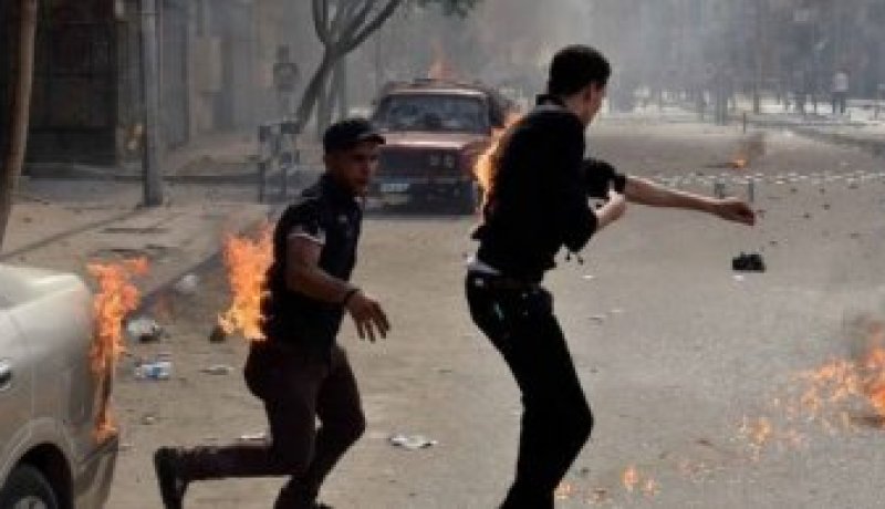 إصابة العشرات في اشتباكات بين مؤيدين ومعارضين للرئيس المعزول مرسي بالسويس