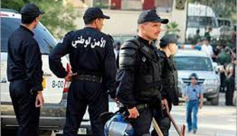 قوات الأمن في خميس الخشنة تلقي القبض على عصابة أشرار مختصة في السرقة