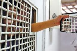 إصابة 8 أسرى فلسطينيين بجروح في حريق بسجن نفحة الإسرائيلي