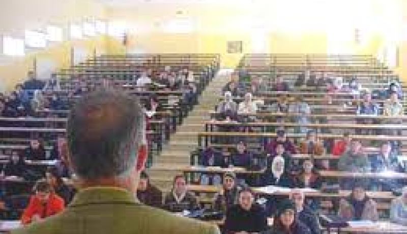 سلال يدعو الى منح الأولوية في الجامعات الى التخصصات التكنولوجية الحديثة