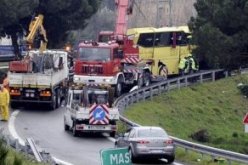 مصرع 38 شخصا وإصابة 11 آخرين في حادث سقوط حافلة ركاب من على جسر بإيطاليا