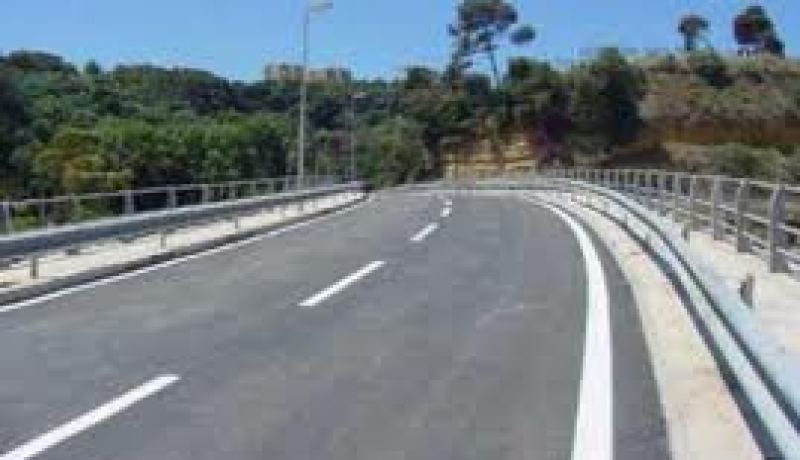 وزير الاشغال العمومية يؤكد ان الوزارة تعمل على مكننة تدريجية لمهام صيانة الطرقات