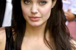 أنجلينا جولى تستأصل ثدييها خوفا من الإصابة بالسرطان