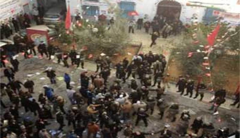 اشتباكات عنيفية بين مؤييدين للحكومة و معارضين لها في مدينة المهدية بتونس