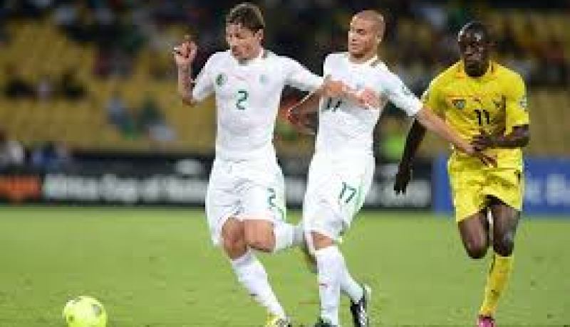 رفقاء بوقرة بالزي الأبيض امام البوركينابيين