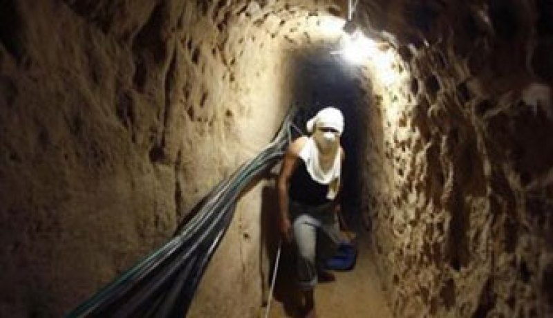 القوات المصرية تفجر أنفاقا حدودية مع قطاع غزة