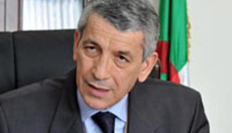 بابا أحمد يتعهد بالقضاء على مشكل الضغط بعد استلام 100 ثانوية