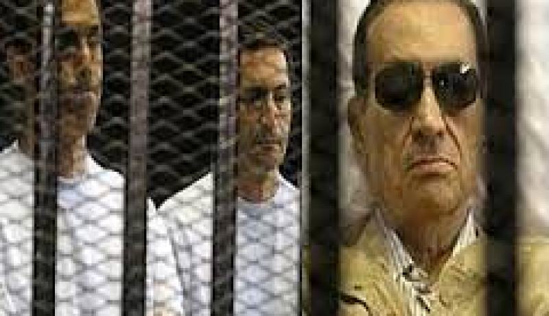 غياب أمني في محاكمة مبارك ونجليه