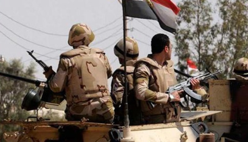الجيش المصري يعزز إجراءاته الأمنية بالقاهرة