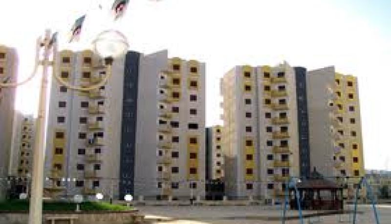 شاب امريكي في العشرينيات يدخل الاسلام في مسجد اولاد فايت