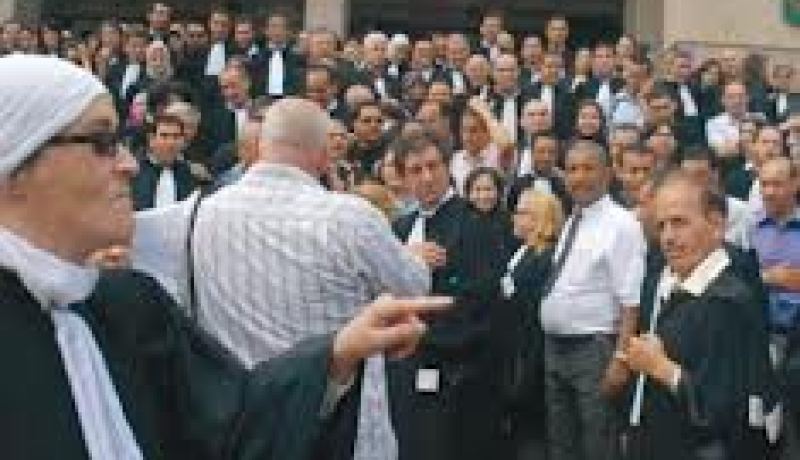 مخلف يصف الخطوات الخاصة بمشروع مهنة المحاماة بالانفرادية