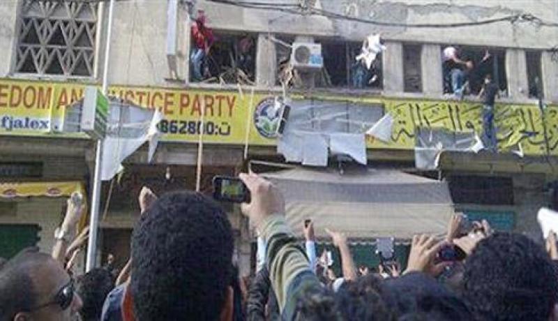 نهب محتويات المقر الرئيسي للإخوان المسلمين