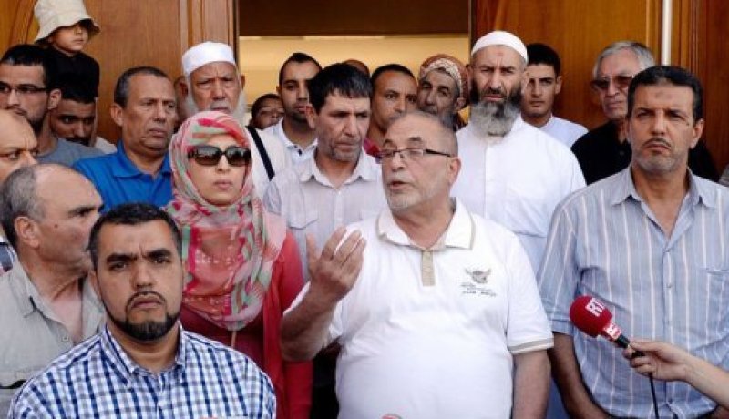 مسلمون يتجمعون أمام مسجد في فرنسا للتنديد بتصاعد نزعة معاداة الاسلام