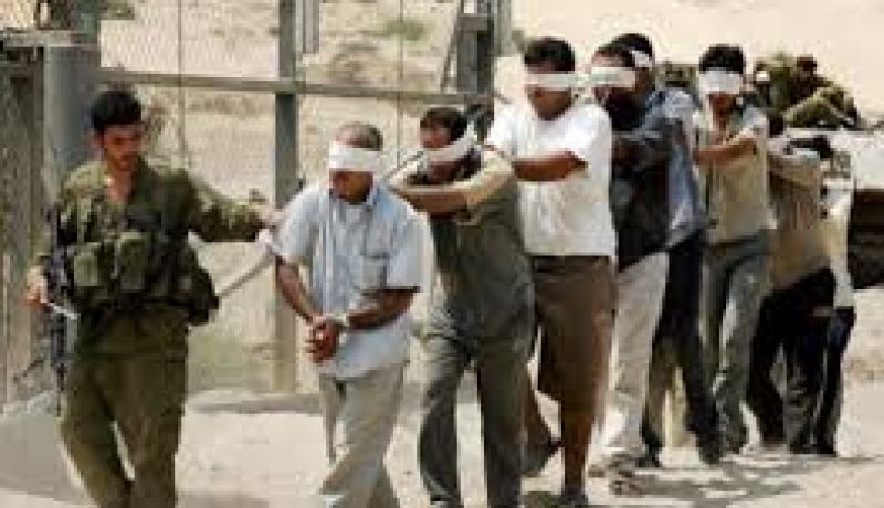 قوات الاحتلال تعتقل 4 فلسطينيين وتصيب عددا من المواطنين بالضفة الغربية