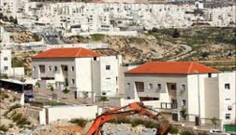 الفلسطينيون يجمعون على أن المشاريع الاستيطانية الجديدة ضربة موجعة للمفاوضات قبل بدايتها