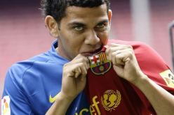 مدافع برشلونة داني ألفيش يهدي لقب البطولة لفيلانوفا وأبيدال