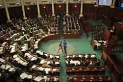 برلمان تونس يعلق أشغاله إلى أجل غير محدد وعشرات الالاف يتظاهرون أمامه مطالبين بحله