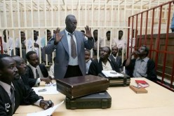 محكمة سودانية تحكم على متظاهرين بالجلد والسجن بتهمة الإزعاج العام