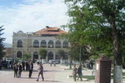 سكان وادي الشعبة في باتنة يغلقون مقر البلدية للمطالبة بتنحية رئيسها