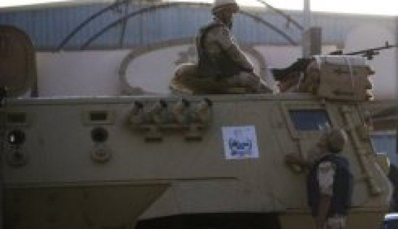 الجيش المصري يفكك عبوة على خط سكك حديد