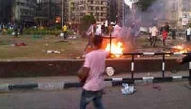 مجهولون يهاجمون معتصمي التحرير ويحرقون الخيام فجرا