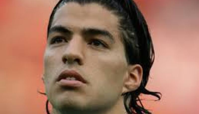 ليفربول يطلب من سواريز تقديم طلب رسمي ان رغب في مغادرة الفريق