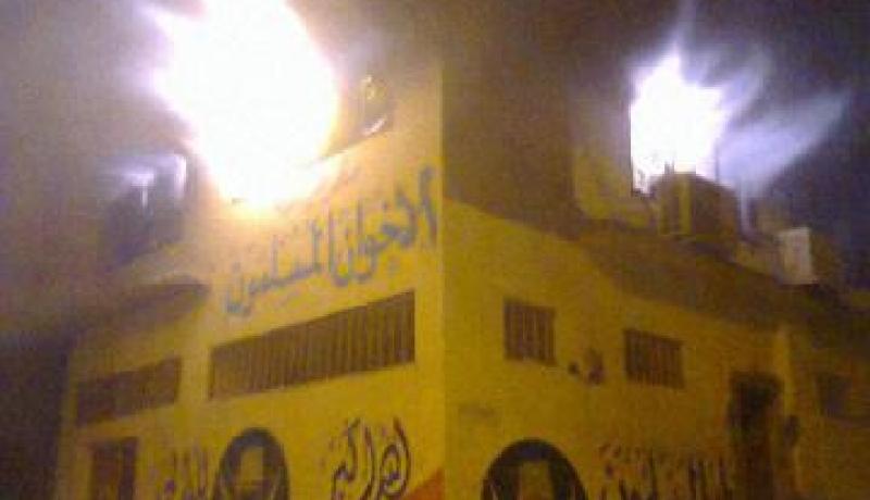 حرق مقر وواجهة مقر آخر لحزب الإخوان المسلمين في بني سويف جنوب القاهرة