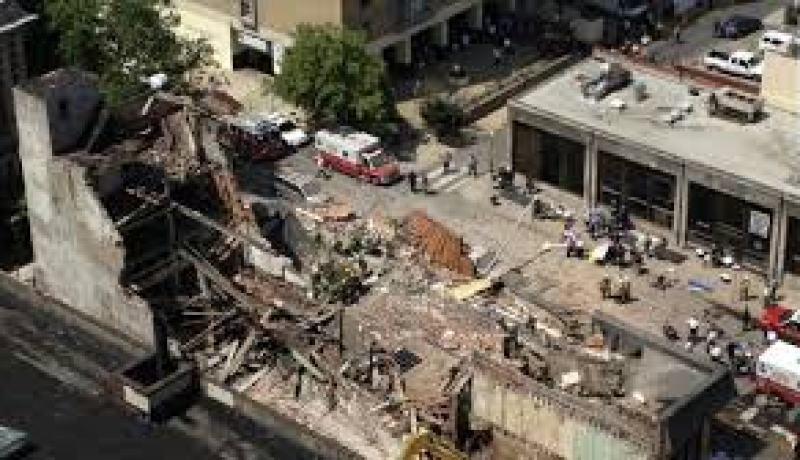 6 قتلى في انهيار مبنى وسط مدينة فيلادلفيا الامريكية
