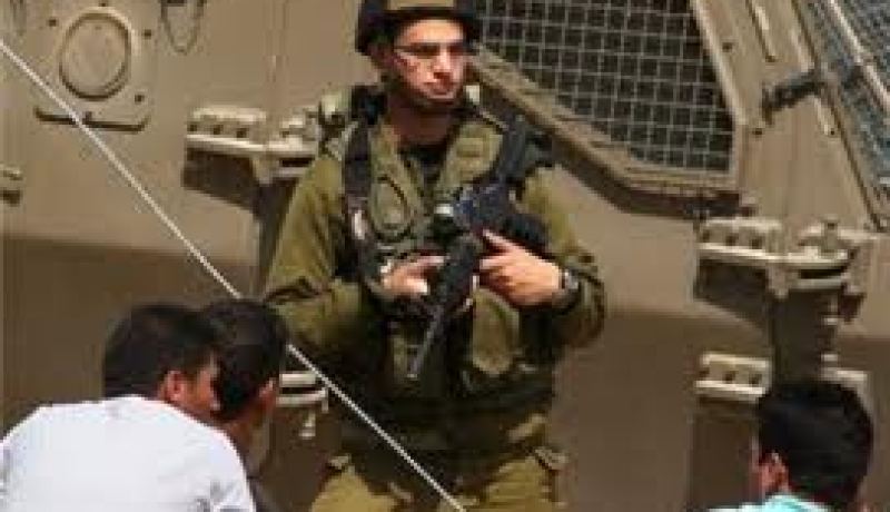 قوات الاحتلال تأسر عضوين من حركة فتح بنابلس في الضفة الغربية