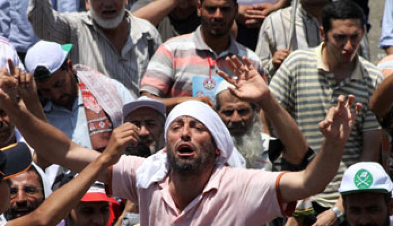 مؤيّدو مرسي يعلنون عن تنظيم مسيرة لمجلس الوزراء