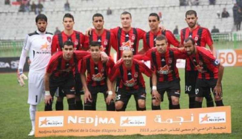 إتحاد العاصمة يلعب باللونين الأحمر و الأسود
