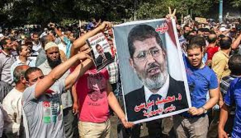 أنصار مرسي يتظاهرون في ميدان التحرير بالقاهرة للمرة الأولى منذ عزله