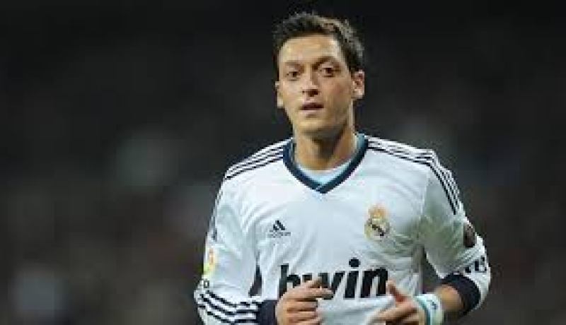 أوزيل يحمل أنشيلوتي مسؤوليه مغادرته ريال مدريد