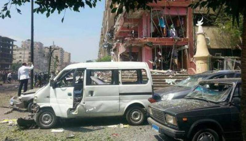 وزير الداخلية المصري ينجو من هجوم بالسيارة المفخخة على موكبه