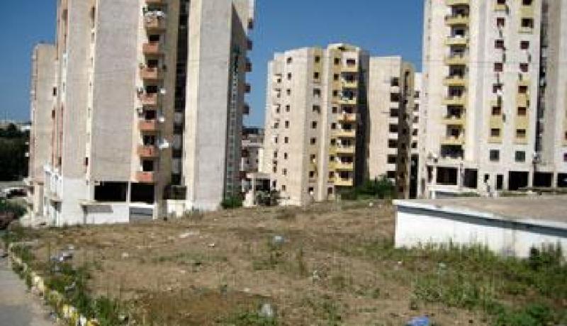 سكان أحياء عدل يعانون من كابوس المصاعد المعطلة