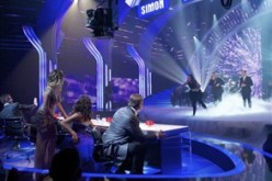 رشق النجم سايمون كاول بالبيض في مواهب بريطانيا