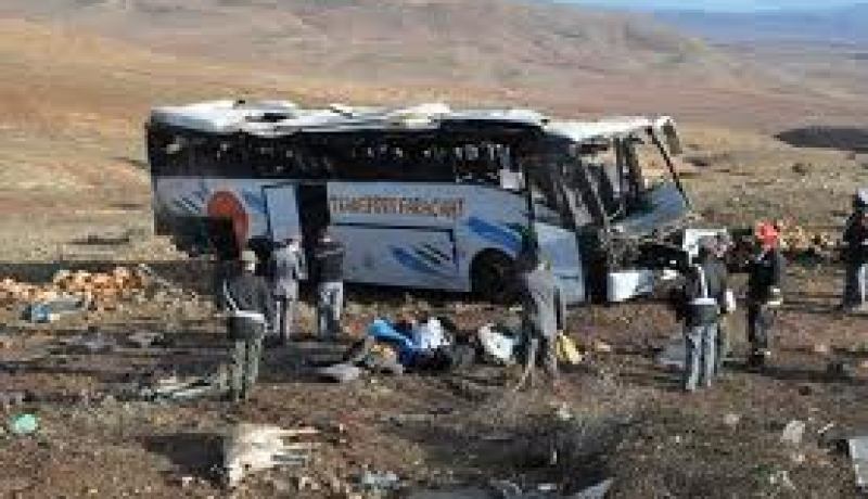 15 قتيلا و25 جريحا على الأقل في انقلاب حافة غرب النيبال