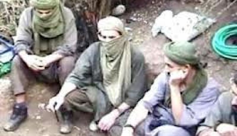القاء القبض على 3 ارهابيين مع استرجاع اسلحة كلاشينكوف في الحدود التونسية