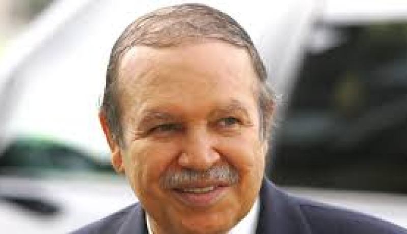 الرئيس بوتفليقة يهنئ نظيره السنغافوري بمناسبة العيد الوطني لبلاده