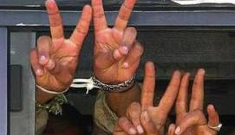 إسرائيل تطلق سراح 26 معتقلا فلسطينيا وتعلن بناء 1500 وحدة سكنية للمستوطنين