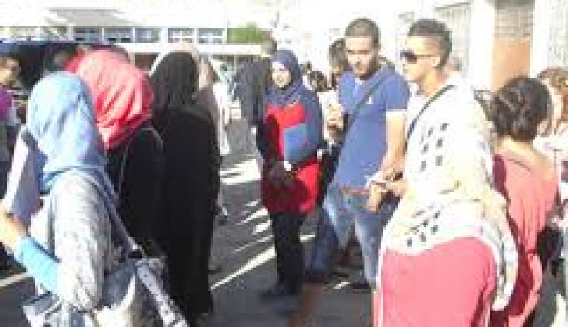 احتجاج العشرات من اولياء التلاميذ المقصيين من شهادة الباك بسبب تأخر التحقيق في الاوراق