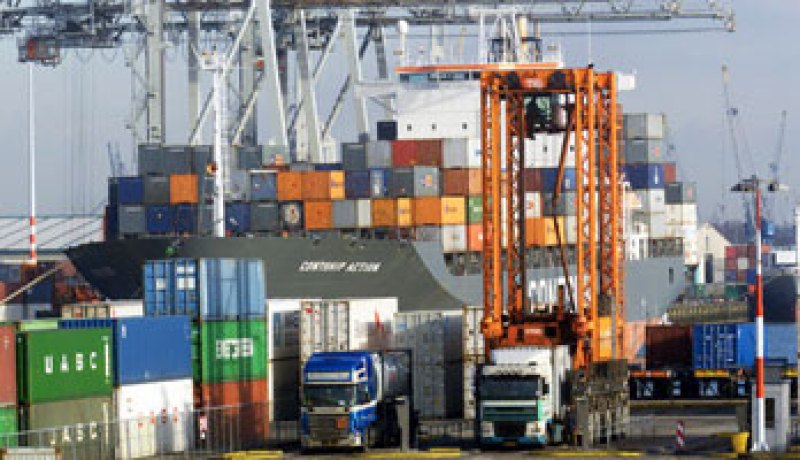 إسرائيل تمنع 1000 شاحنة بضائع من دخول غزة