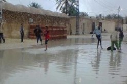 سيول الأمطار تتسرب إلى العديد من المنازل وعرقلة في حركة المرور ببعض الطرقات بباتنة