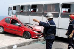 10 جرحى في حادث إصطدام شاحنة بحافلة لنقل المسافرين بمعسكر